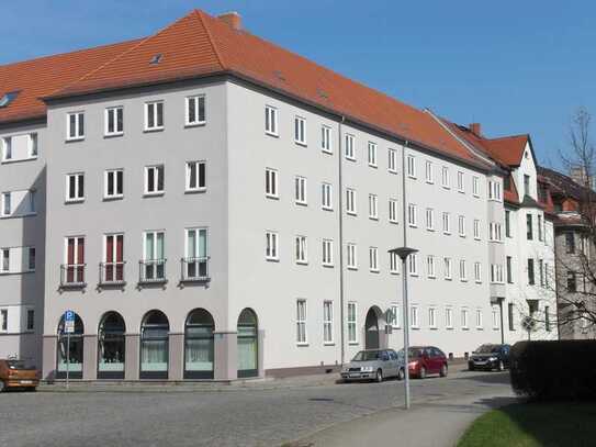 Zwei Räume, ein Balkon, tausend Möglichkeiten – Mitten in der Altstadt
