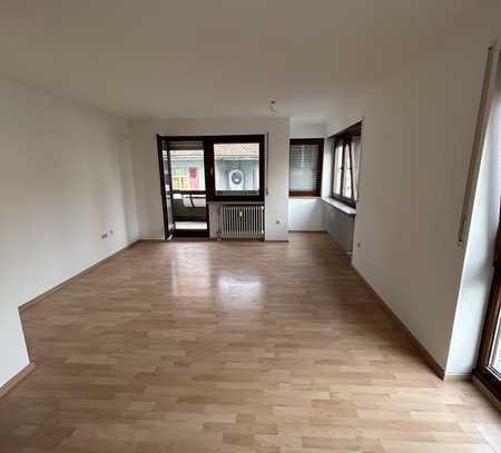 Helle Wohnung mit Balkon & Tiefgaragenplatz – sofort bezugsfertig!