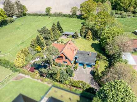 Großes Einfamilienhaus mit wunderschönem Garten und angrenzender Koppel in absolut ruhiger Lage