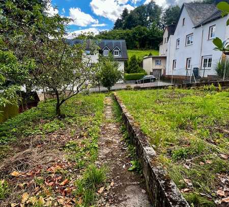 schönes Gartengrundstück mitten in Weinbach OT Elkerhausen