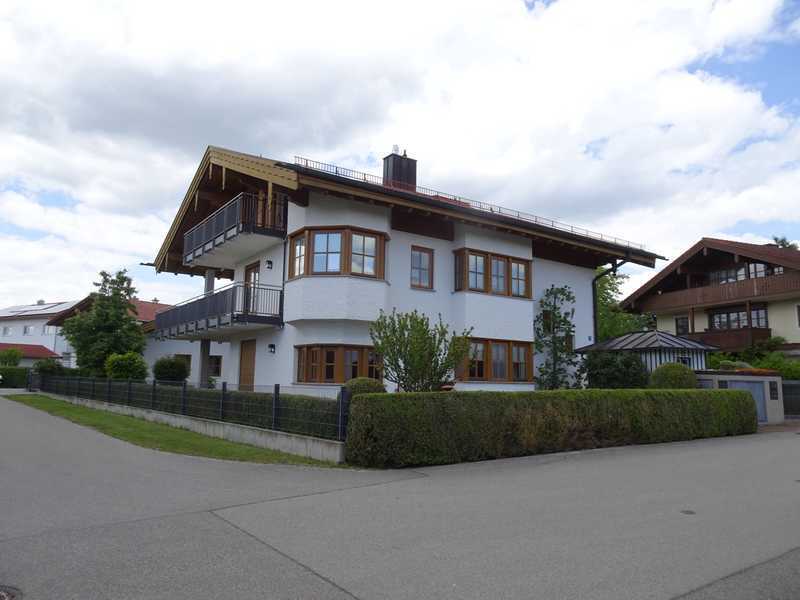                                                               Sehr helle Dreizimmerwohnung im 1. Obergeschoss                                                       in Seeon-Seebruck (Traunstein)