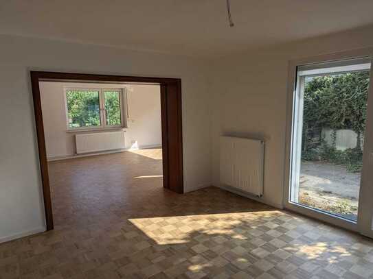 Modernisierte 3,5 Zimmer-EG-Wohnung, 91 m², mit Terrasse u. Garten in 2-Familienhaus