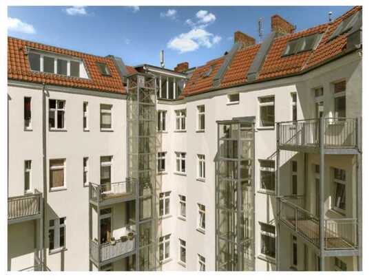 Wunderschöner und sanierter Altbau mit Stuck - EBK - Wannenbad - Aufzug- Top Lage