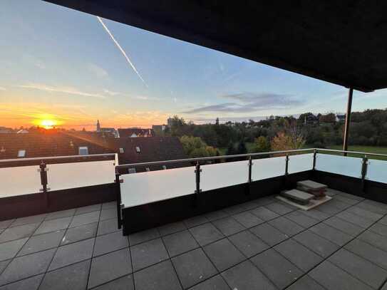 **NEUBAU-Erstbezug Penthouse mit großer Dachterrasse / Fahrstuhl**