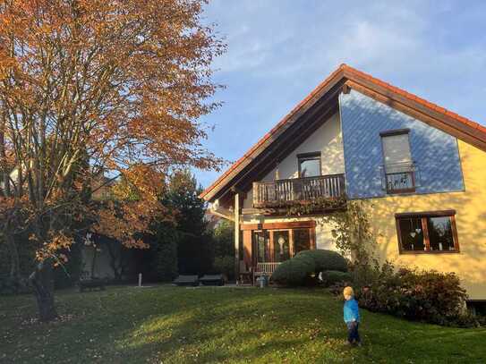 Günstiges, geräumiges und neuwertiges 5-Zimmer-Haus mit Einbauküche in Bad