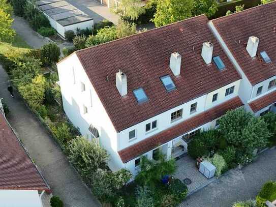 Schönes Reiheneckhaus mit Garten in ruhiger Lage und Erstbezug nach Sanierung