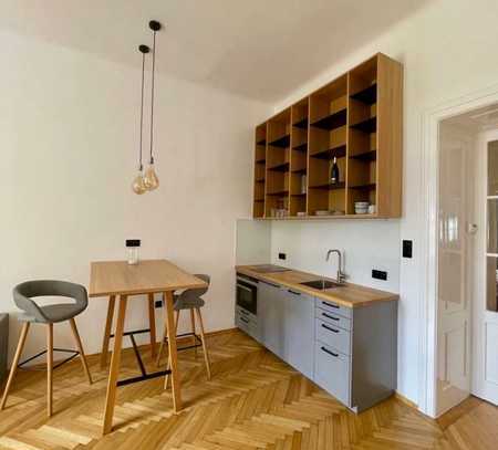 Stilvolle, gepflegte 1,5-Zimmer-Wohnung mit Balkon und Einbauküche in Teterow