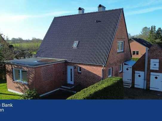 +++ kernsaniert + gemütlich! - Modernisiertes Einfamilienhaus mit Garage und großem Grundstück +++