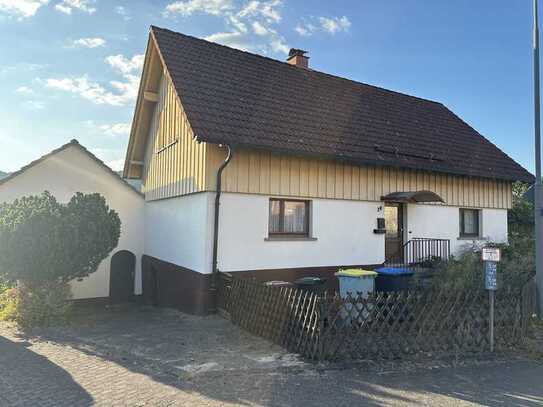 Günstiges Haus / 980QM Grundstück/ 3200QM externe Wiese oder Nutzfläche