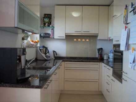 3-Zimmer-Wohnung Balkon & PKW-Stellplatz in Stammheim!