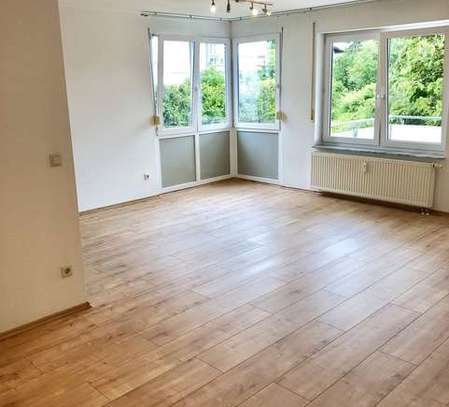 Helle 2,5-Zimmer-Wohnung mit Balkon