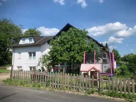 Gepflegtes Mehrfamilienhaus mit großzügigen Wohnungen