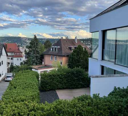 Moderne Wohnung in Luxus- Bauhaus- Villa mit großer Terrasse & Einbauküche