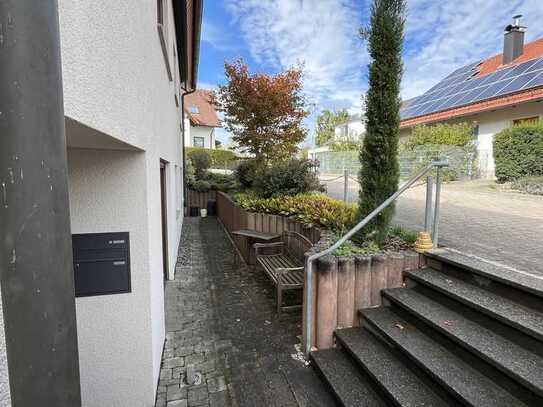 Attraktive und gepflegte 2-Zimmer-Souterrain-Wohnung mit Balkon und Einbauküche in Jettingen