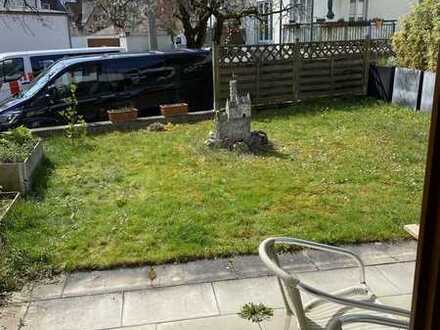 Neuwertige Erdgeschoß Wohnung mit Garten und TG- Stellplatz