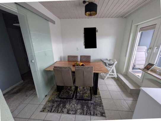 Freundliche 3,5-Zimmer-Dachgeschosswohnung mit Einbauküche in Durlangen