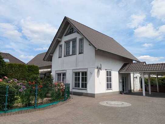 *** Erdgeschosswohnung mit Terrasse und Carport in guter Wohnlage *** !