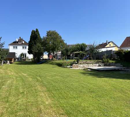 Geräumiges Mehrfamilienhaus mit Baugrund in Schrobenhausen