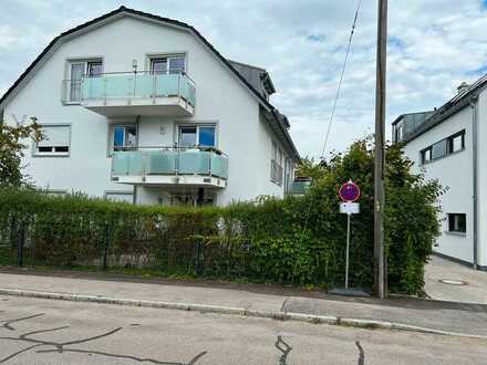 DG-Wohnung mit zwei Zimmern sowie Balkon und EBK in Aubing, München