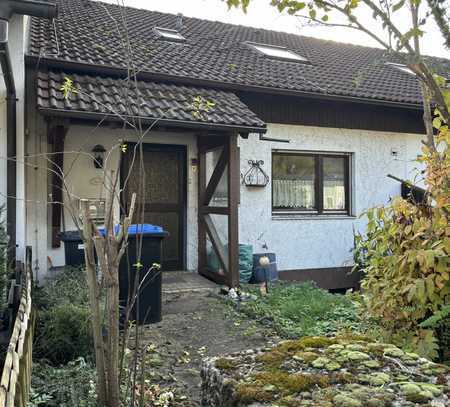 Renovierungsbedürftiges Reihenmittelhaus in ruhiger Lage und grenznah