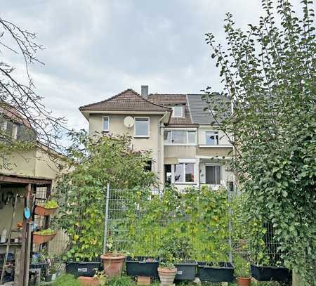 Große Doppelhaushälfte mit schönem Garten