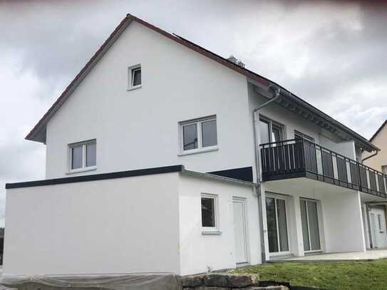 Erstbezug: Attraktive 4-Zimmer-Doppelhaushälfte mit gehobener Innenausstattung in Schnelldorf