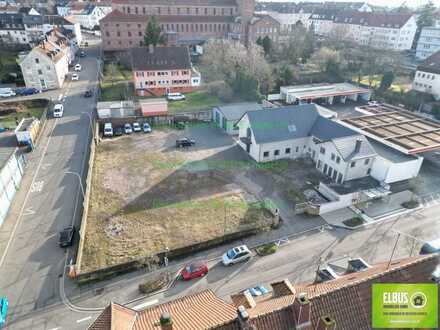 Großer Bauplatz/Firmen Gelände/Wohnhaus in einem zu verkaufen!