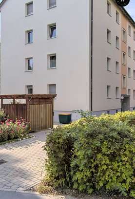 Geschmackvolle 3-Raum-Hochparterre-Wohnung mit Balkon in Landshut