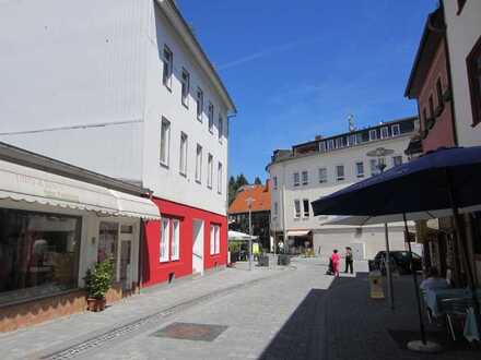 1 Zimmer-Erdgeschoß-Wohnung mit Einbauküche in Bad Schwalbach, Brunnenstr.