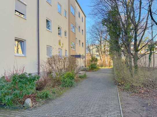 *** Gelegenheit *** 4-Zimmer-Wohnung in idyllischer und verkehrsgünstiger Lage in Laim ***