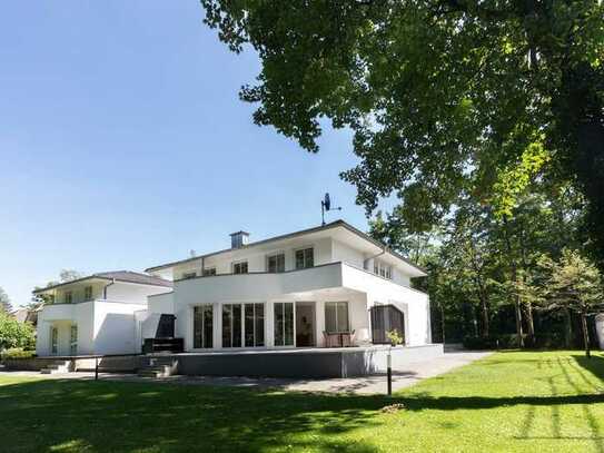 Provisionsfrei - Villa mit Gästehaus, Terrasse und großem Garten in Seenähe