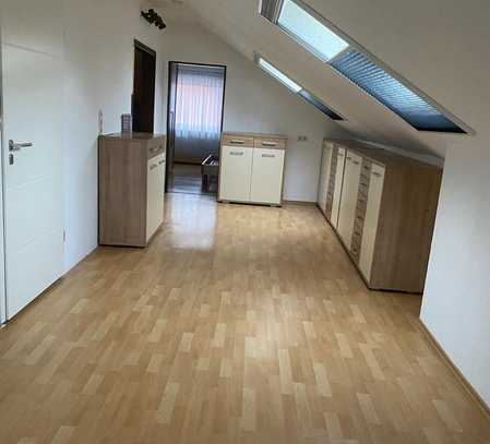 Freundliche 1,5-Zimmer-DG-Wohnung mit EBK in Laupheim/ Untersulmetingen