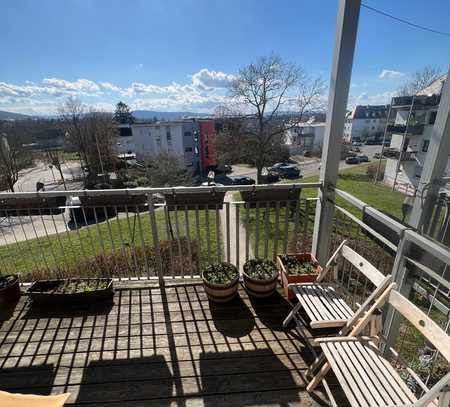 gut geschnittene Wohnung mit Balkon ab 01.05.25/15.05.25