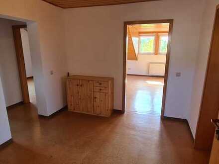 Ansprechende 3-Raum-DG-Wohnung mit EBK und Balkon in Hüffenhardt