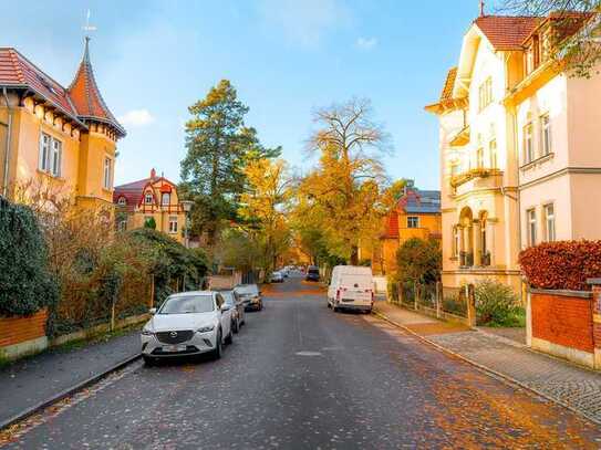 Villenviertel in Klotzsche: Balkon, EBK, Tageslichtbad, G-WC, 2 TG-Stellplätze (im KP nicht inkl.)!