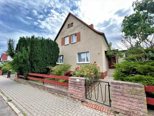 Ein Juwel in ruhiger Stadtlage! 
Sanierungsbedürftiges Einfamilienhaus mit Garage, Garten und Kelle