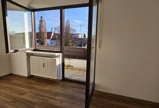 Großzügige 4 Zimmer Wohnung mit großem Balkon und Loggia