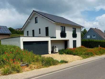*KFW-55 NEUBAU* A+ EFH in sonniger Hanglage mit Doppelgarage