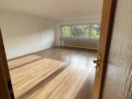 Gepflegte 4-Zimmer-Wohnung mit Balkon und EBK in Dielkirchen