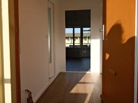 Bezugsfrei, sanierte helle 1 Zimmer-Wohnung, großem Balkon, provisionsfrei, Am Gemeindepark