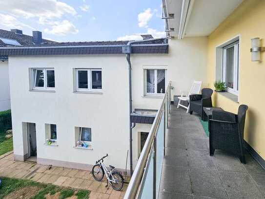 Großes Wohnhaus mit neuerem Anbau, Balkon + 7 Zimmern St. Augustin