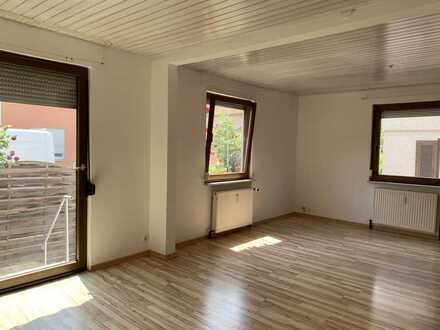 Exklusive 2-Zimmer-Wohnung mit Terrasse und Einbauküche-zentral und ruhig in Leonberg