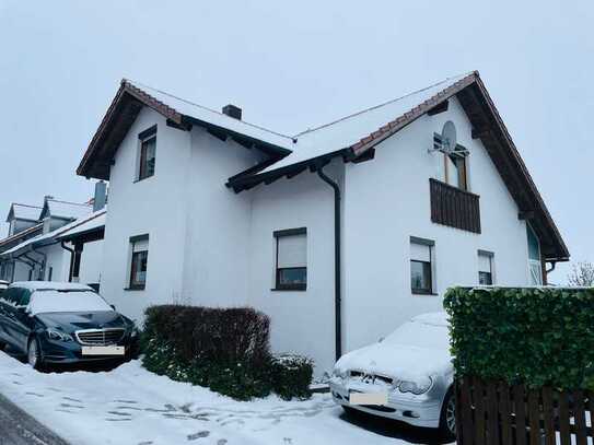 Sehr schöne helle 3-Zimmer-Dachgeschosswohnung in Mallersdorf-Pfaffenberg