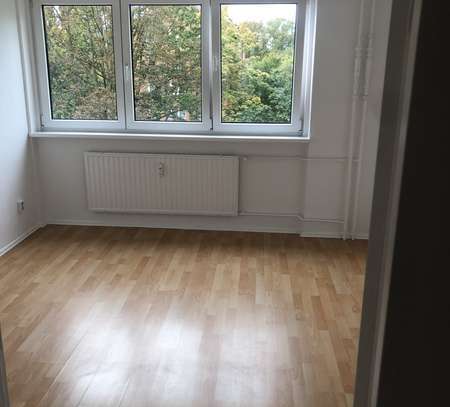 Sanierte 4-Zimmer-Wohnung mit Balkon in Berlin