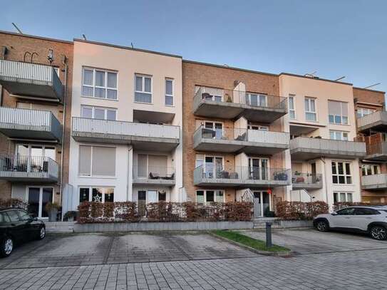 **Reserviert** - Stilvolle 3-Zimmer Wohnung mit EBK & Balkon in Pinneberg