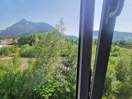 Helle und großzügige Wohnung mit traumhaftem Bergpanorama