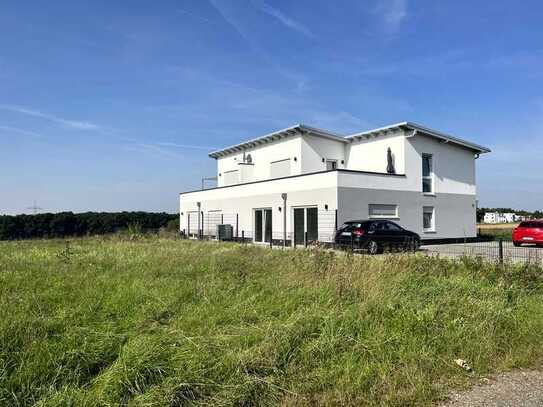 *Neuwertiges Mehrfamilienhaus in Kleinlinden - BJ 2020 / Naturschutzgebiet*