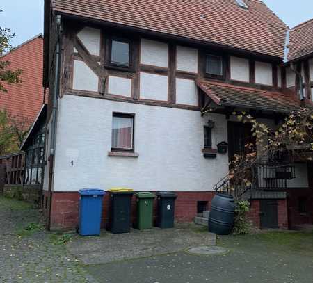 Renovierungsbedürftige 4-Zimmer-Küche-Bad Wohnung in Fronhausen