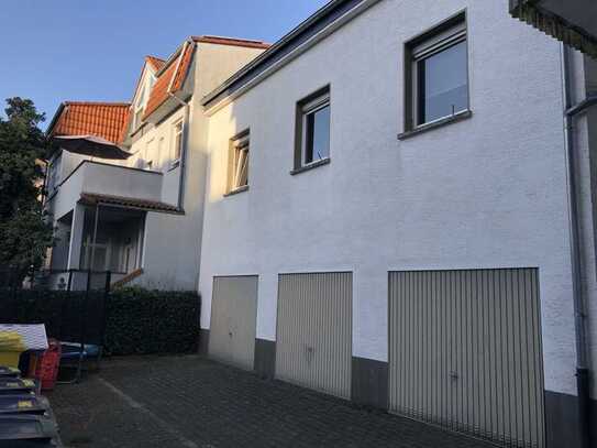 Abschließbare Einzelgarage im Innenhof