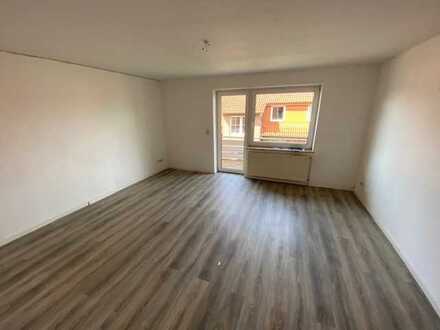 Schöne 3 ZKB-Obergeschosswohnung mit Balkon, Schuppen und PKW-Stellplatz!